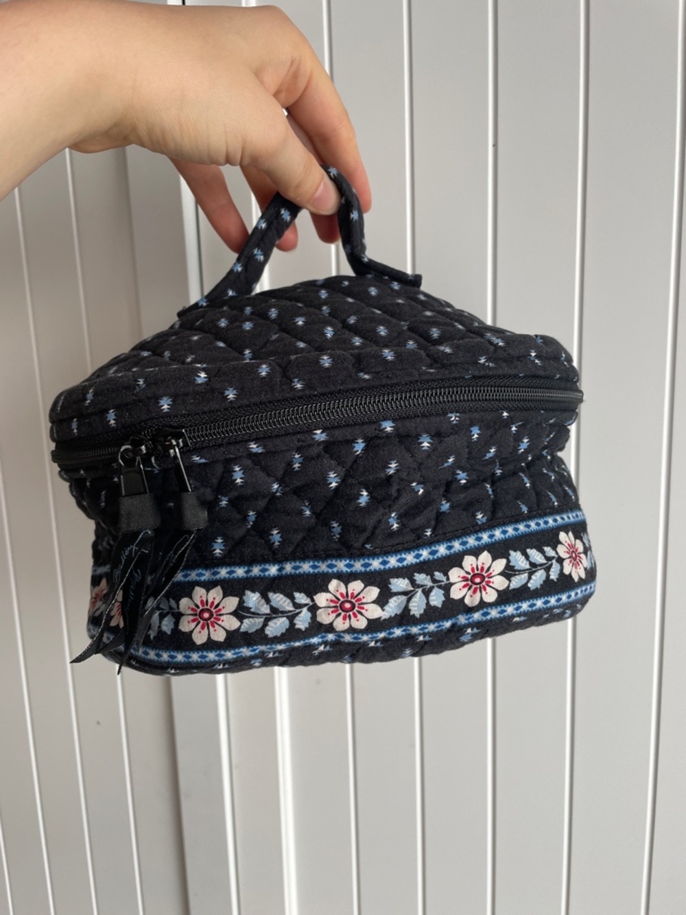 Vera Bradley Vintage Alpine Black Floral Round Cosmetic Jewelry Bag Case EUC